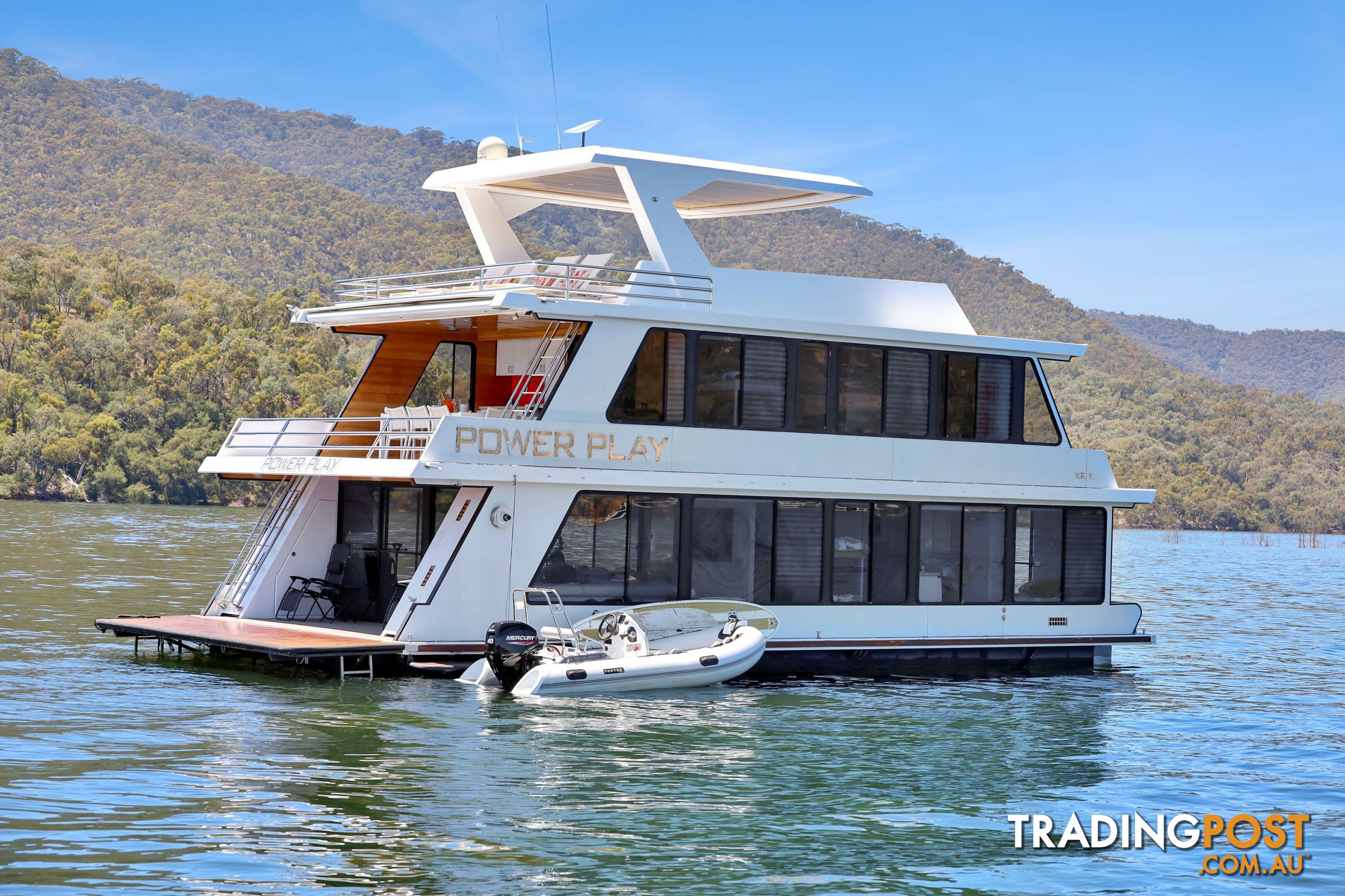 PowerPlay Houseboat Holiday Home on Lake Eildon