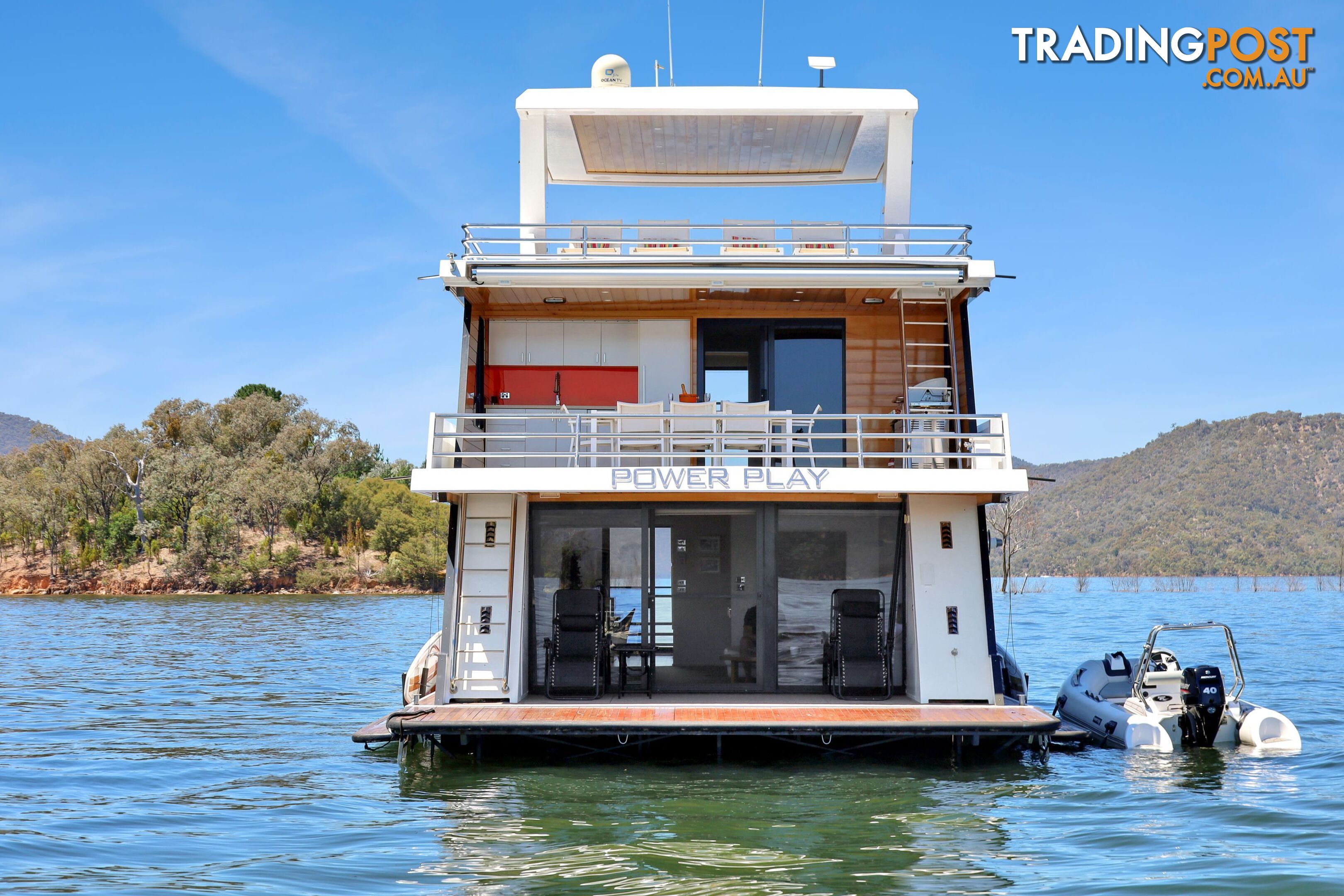 PowerPlay Houseboat Holiday Home on Lake Eildon