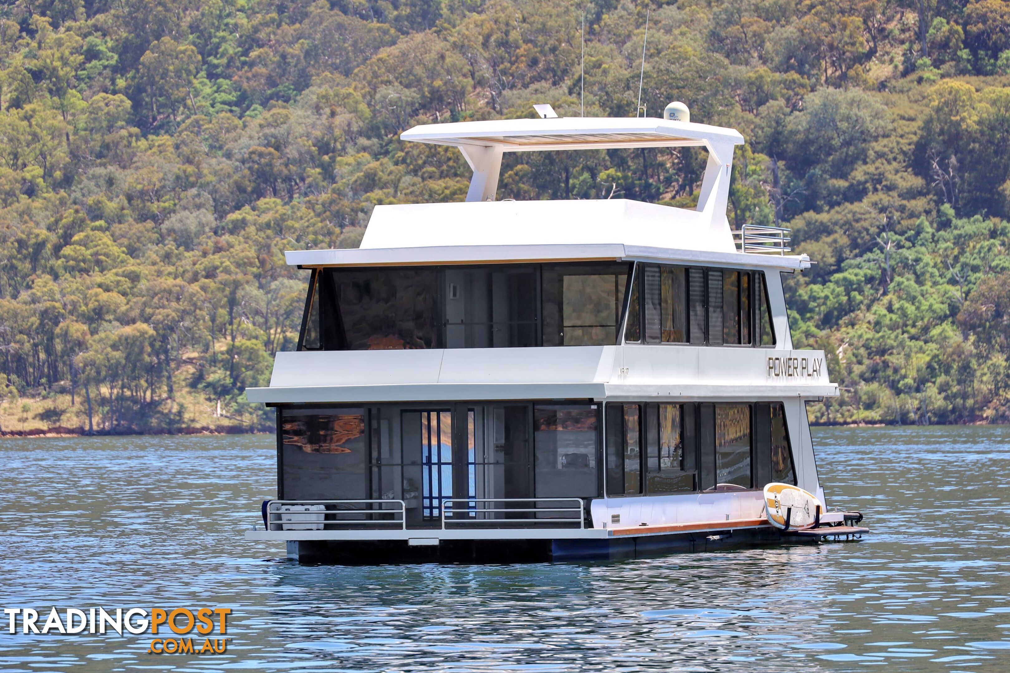 PowerPlay Houseboat Holiday Home on Lake Eildon