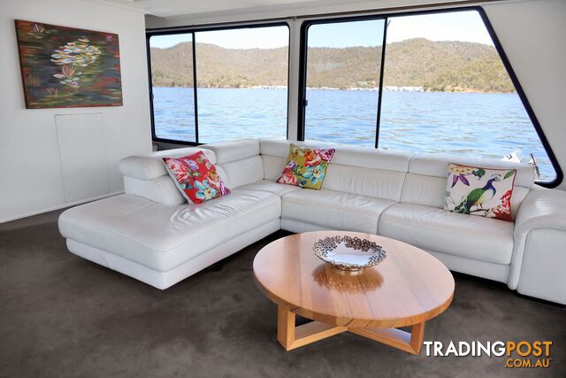 PowerPlay Houseboat Holiday Home on Lake Eildon