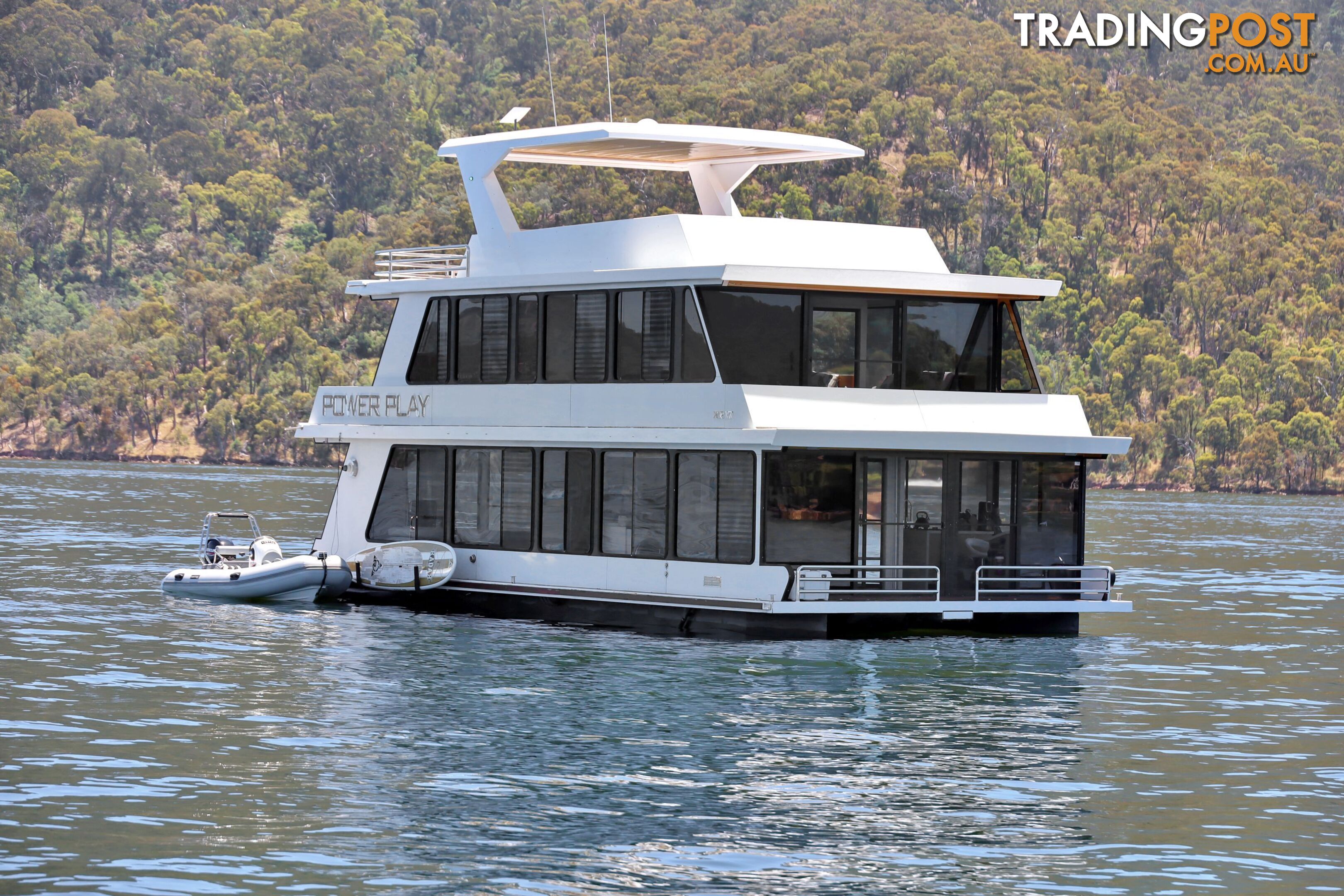 PowerPlay Houseboat Holiday Home on Lake Eildon