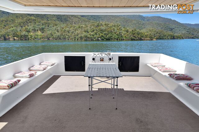 PowerPlay Houseboat Holiday Home on Lake Eildon