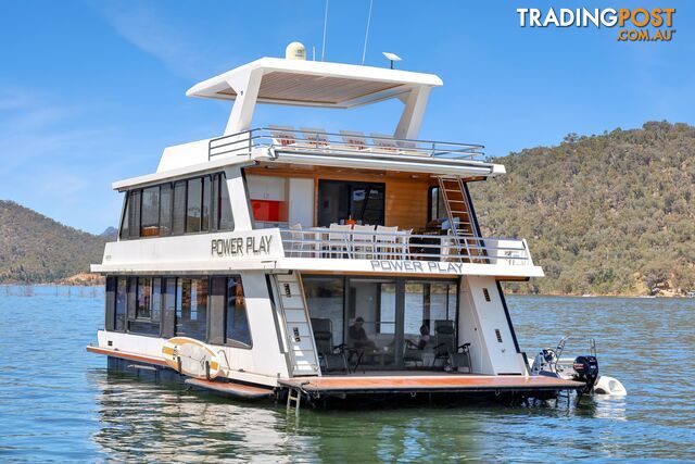 PowerPlay Houseboat Holiday Home on Lake Eildon