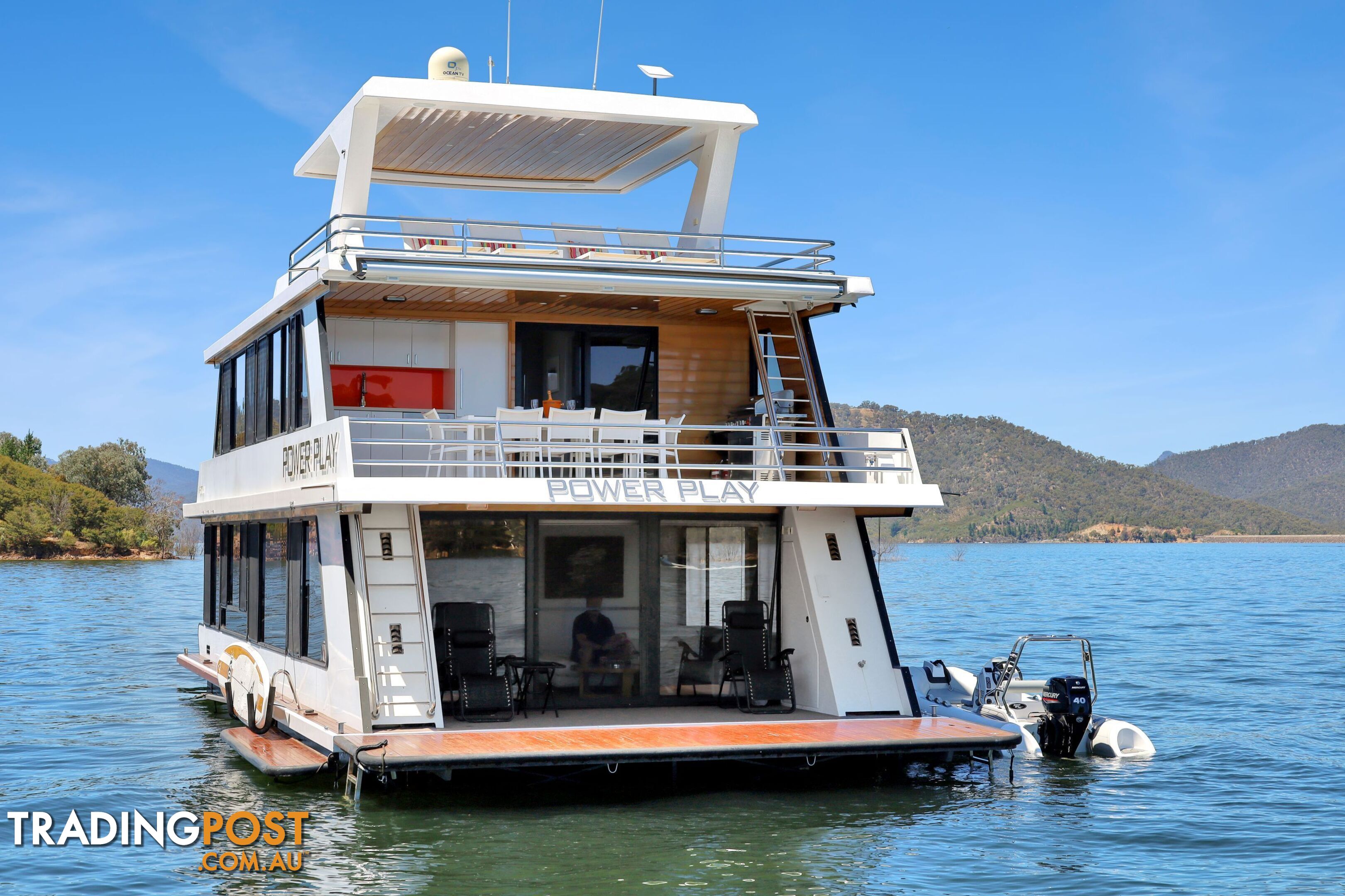 PowerPlay Houseboat Holiday Home on Lake Eildon