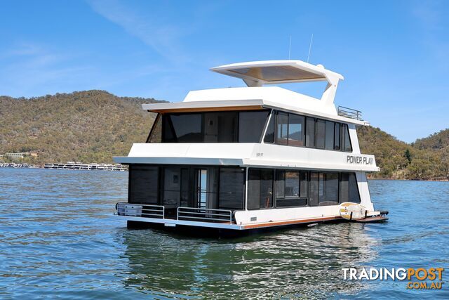 PowerPlay Houseboat Holiday Home on Lake Eildon