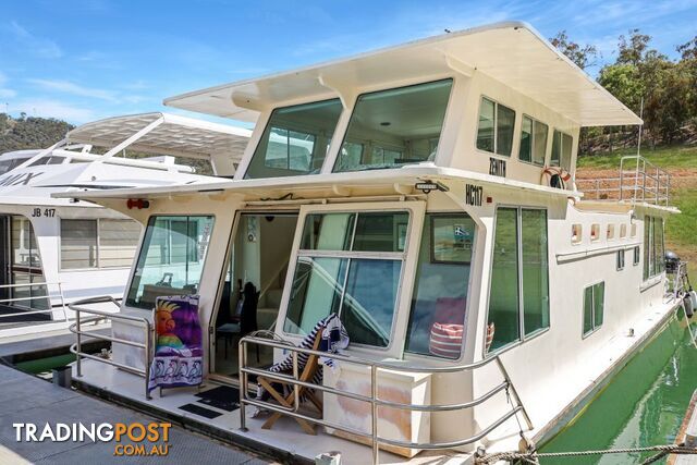 ZENITH Houseboat Holiday Home on Lake Eildon