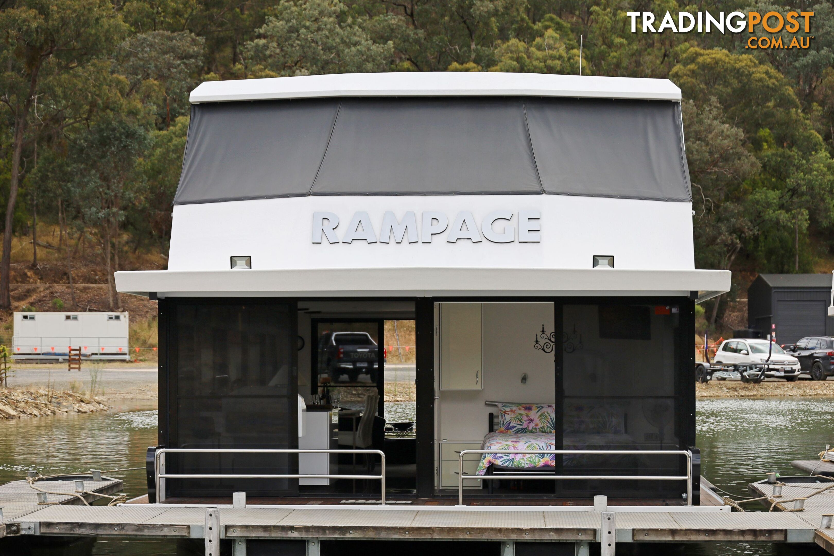Rampage Houseboat Holiday Home on Lake Eildon