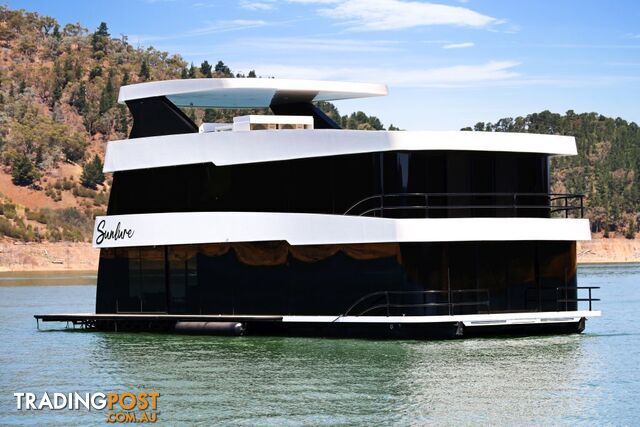 SUNLURE Houseboat Holiday Home on Lake Eildon - photo 3 of 30