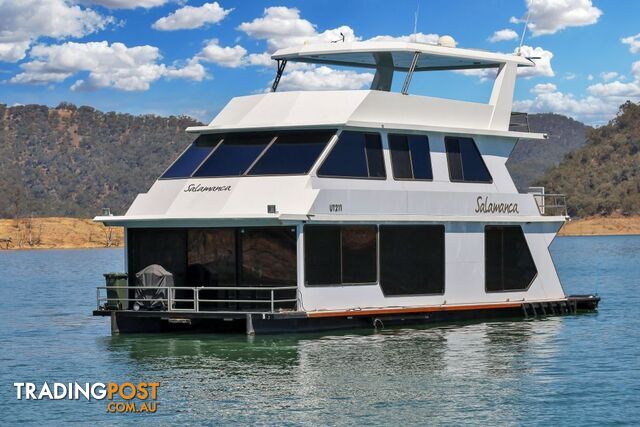 Salamanca Houseboat Holiday Home on Lake Eildon