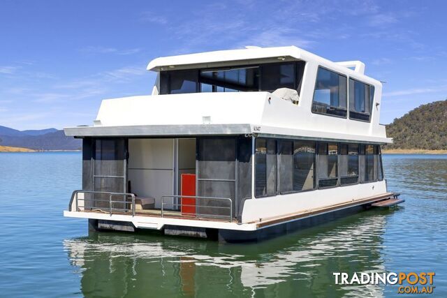 Sojourner Houseboat Holiday Home @ Lake Eildon