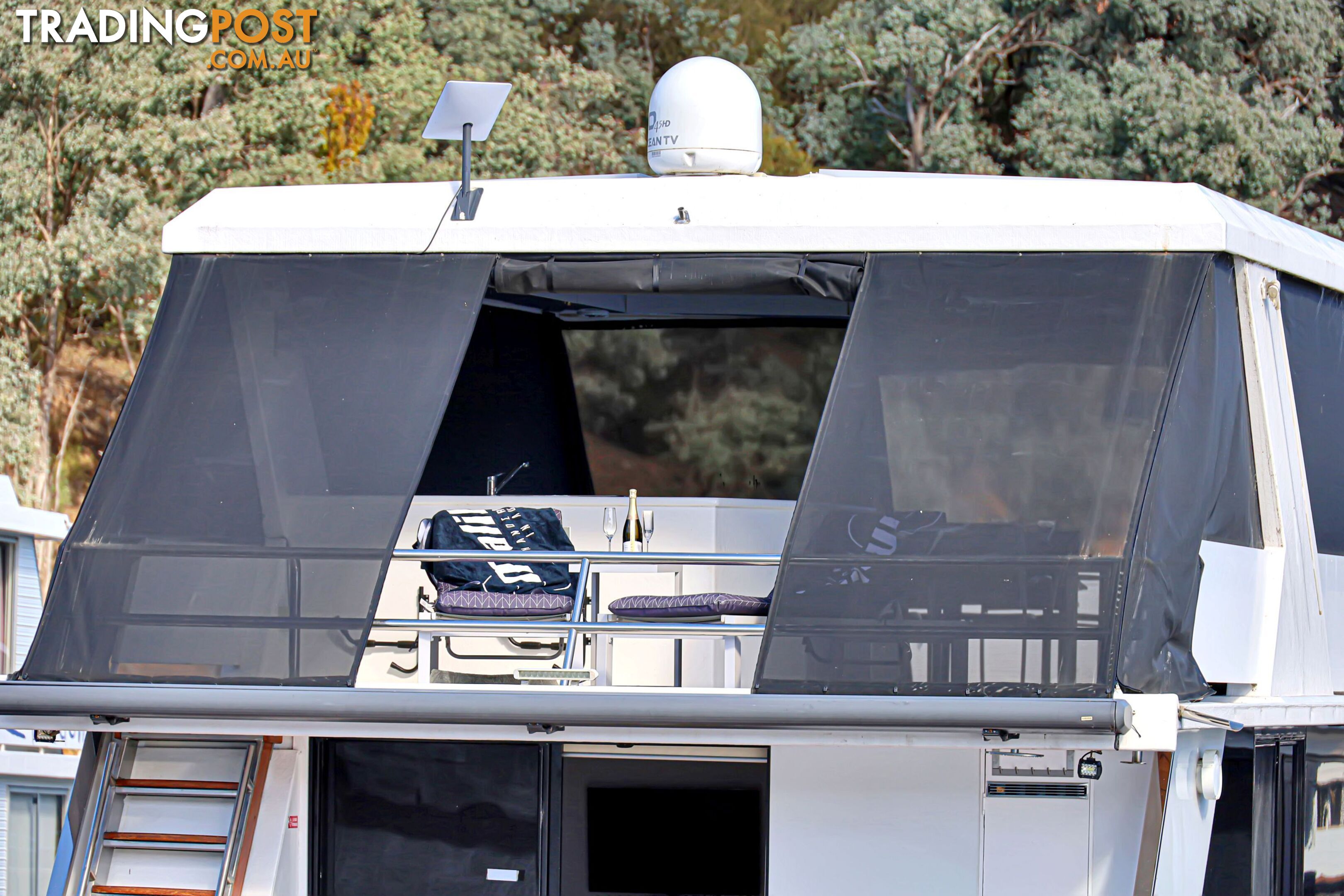 Boomerang Houseboat Holiday Home on Lake Eildon