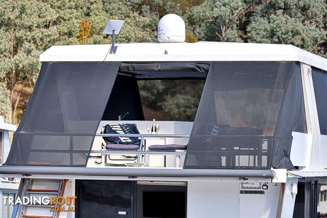 Boomerang Houseboat Holiday Home on Lake Eildon