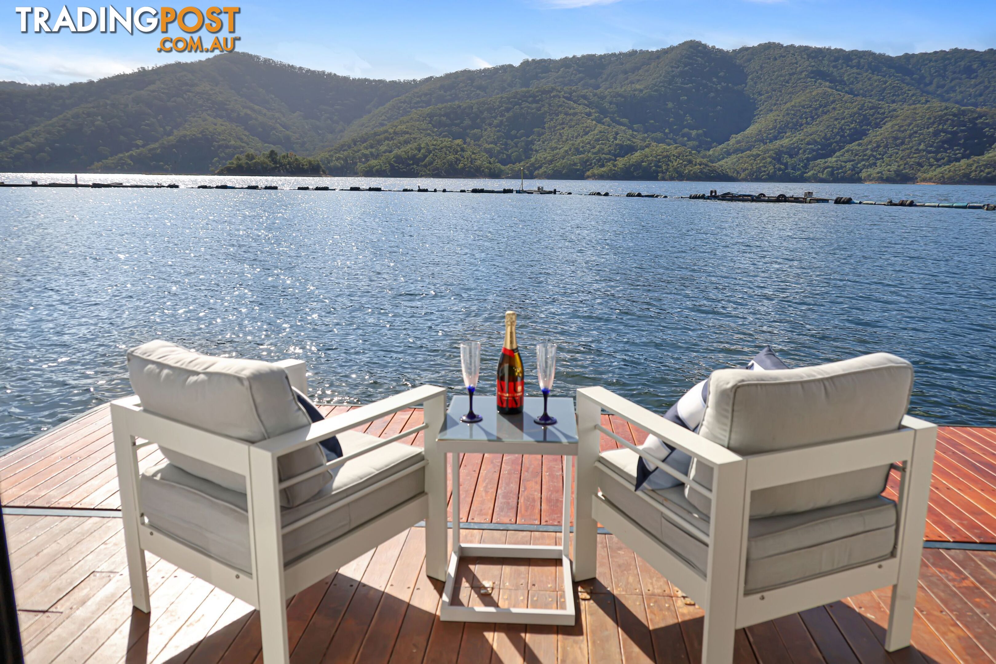 Boomerang Houseboat Holiday Home on Lake Eildon