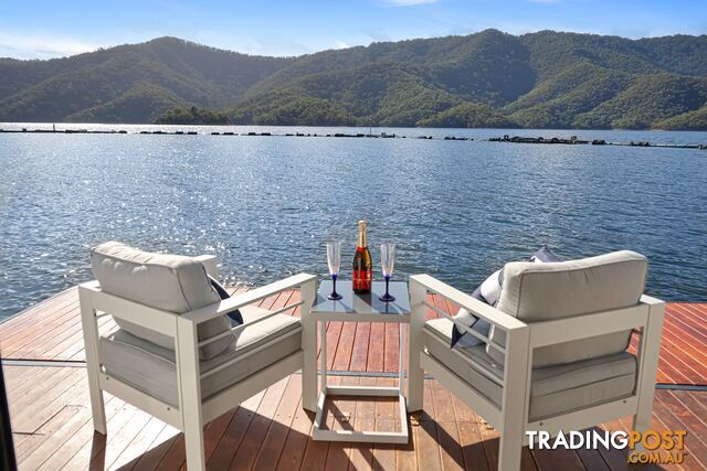 Boomerang Houseboat Holiday Home on Lake Eildon