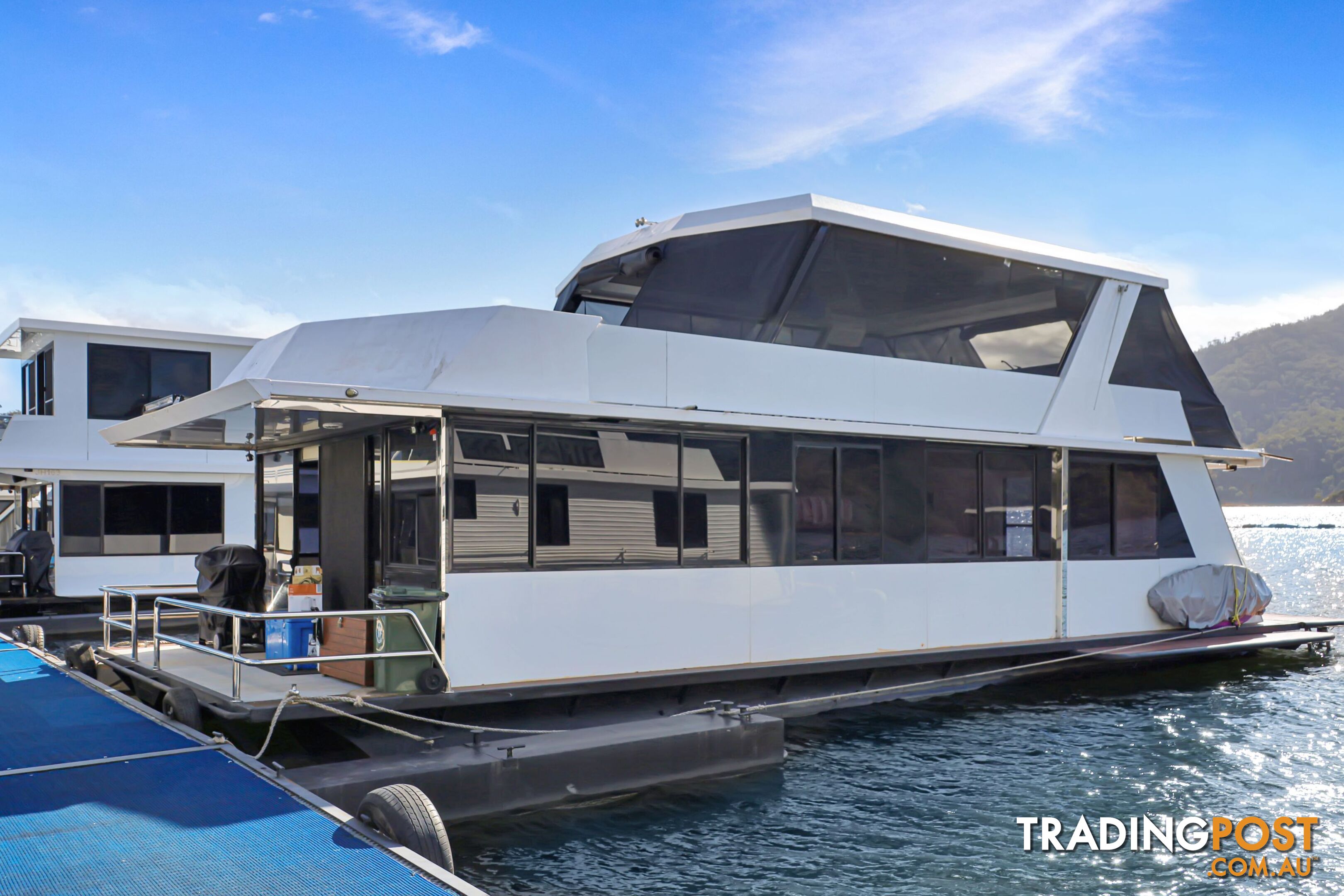 Boomerang Houseboat Holiday Home on Lake Eildon