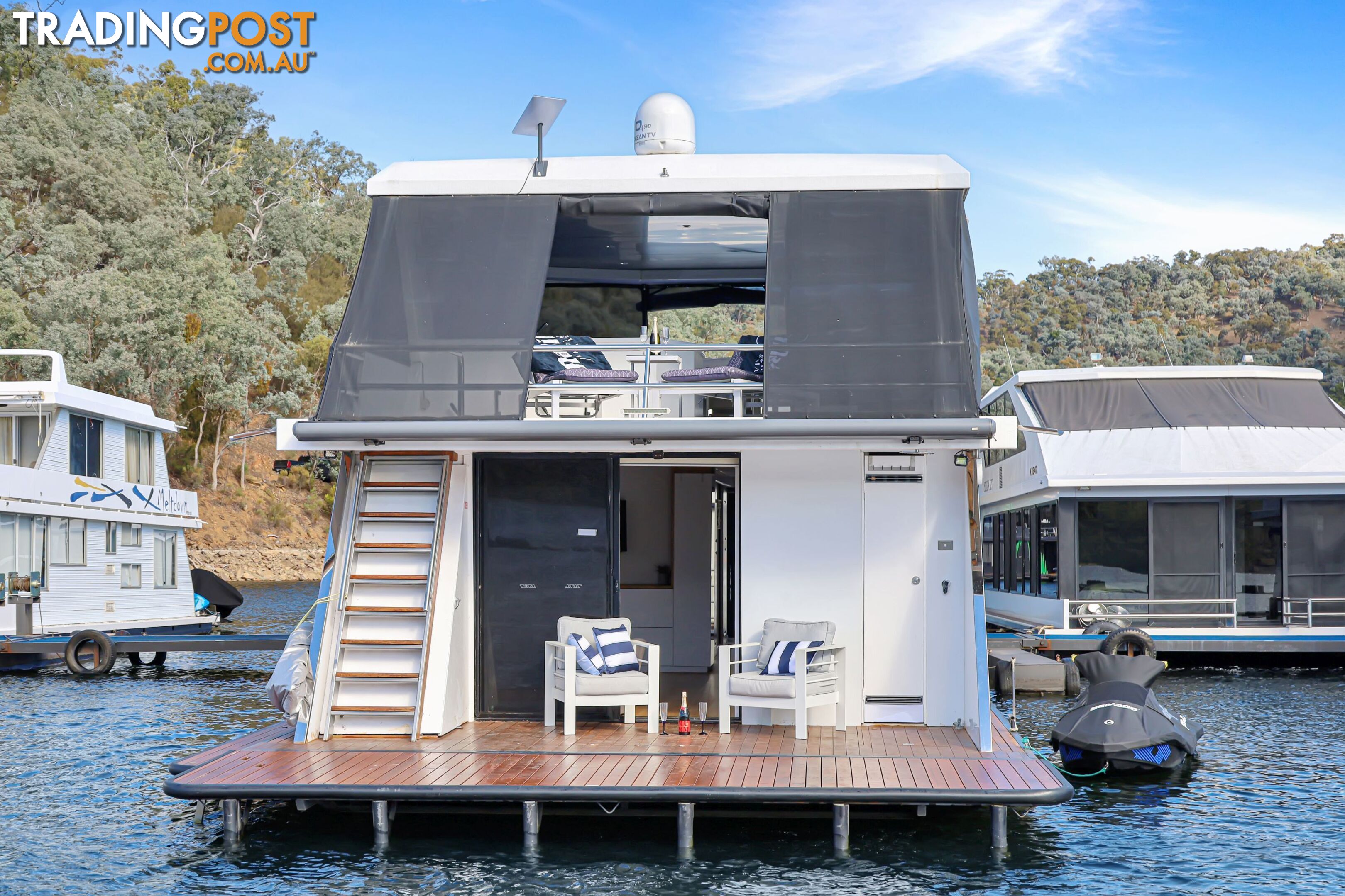 Boomerang Houseboat Holiday Home on Lake Eildon