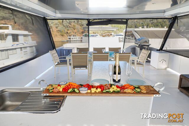 Boomerang Houseboat Holiday Home on Lake Eildon