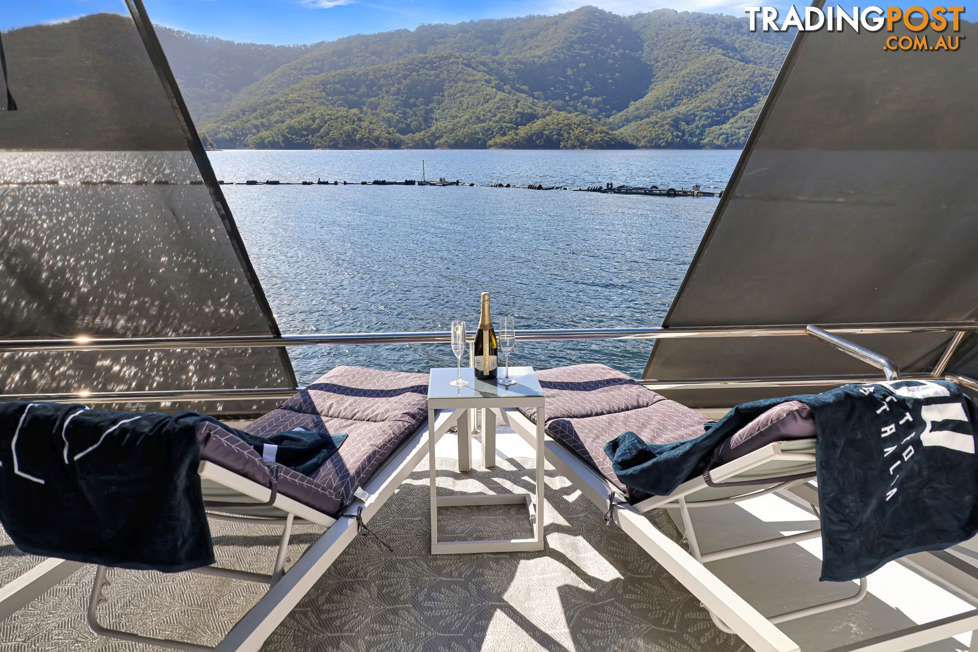 Boomerang Houseboat Holiday Home on Lake Eildon