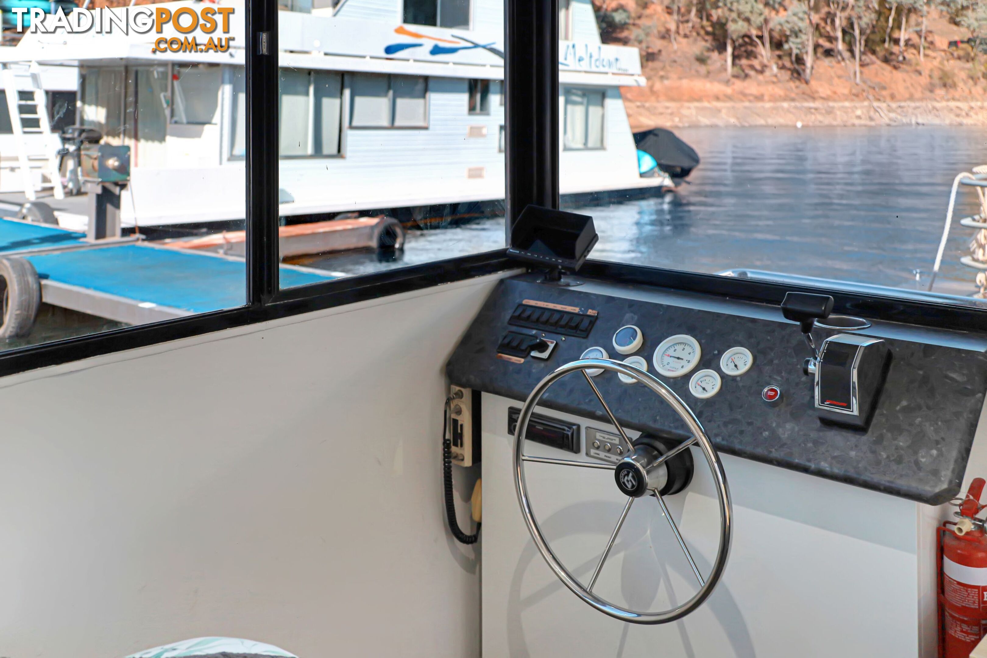 Boomerang Houseboat Holiday Home on Lake Eildon