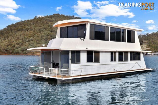 Dayz Off Houseboat Holiday Home on Lake Eildon