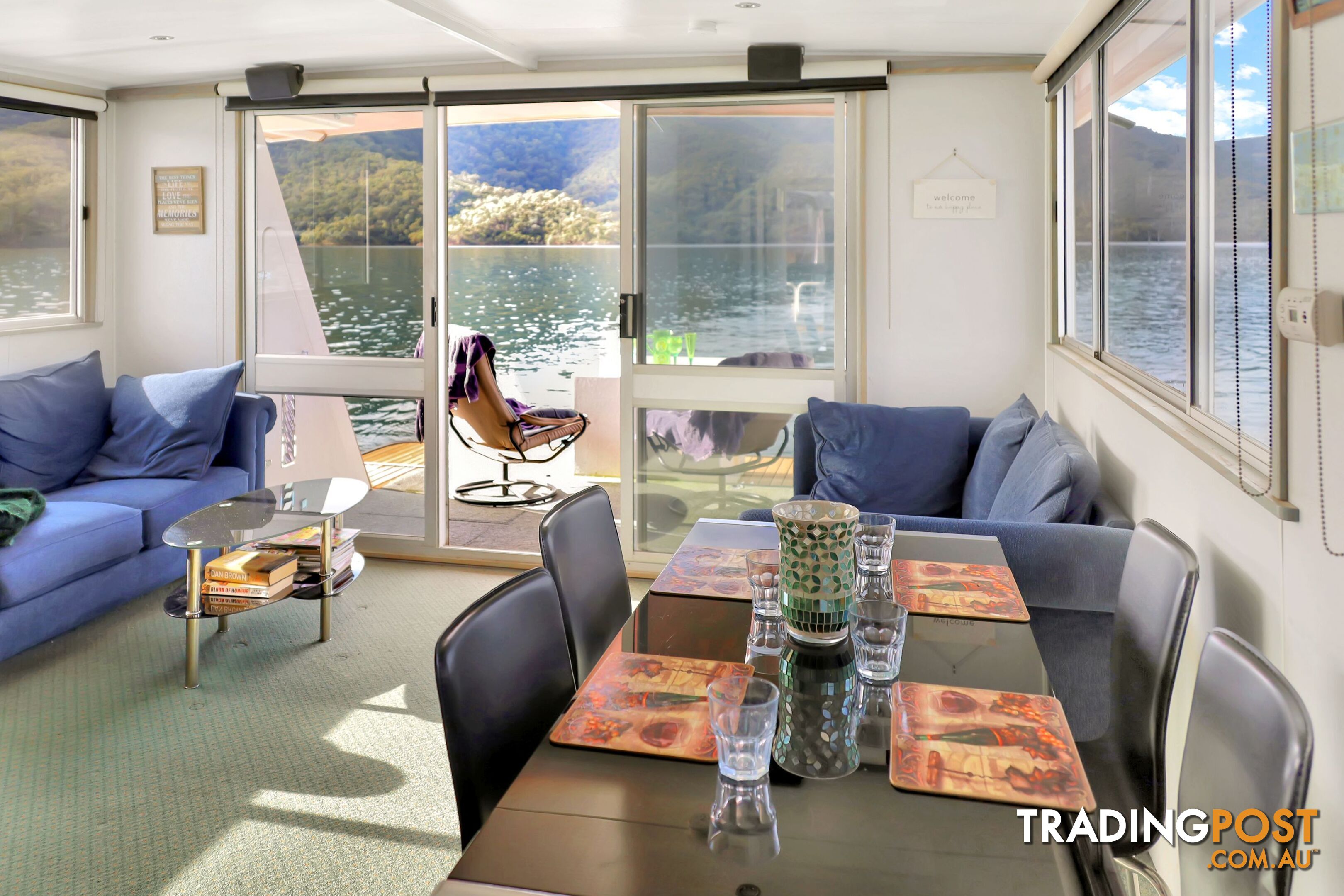 Dayz Off Houseboat Holiday Home on Lake Eildon