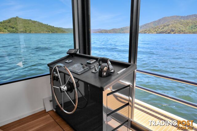 Legend Houseboat Holiday Home on Lake Eildon