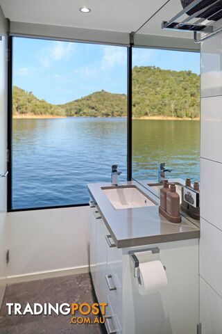 QUALIA Houseboat Holiday Home on Lake Eildon