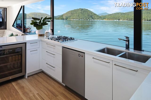 QUALIA Houseboat Holiday Home on Lake Eildon