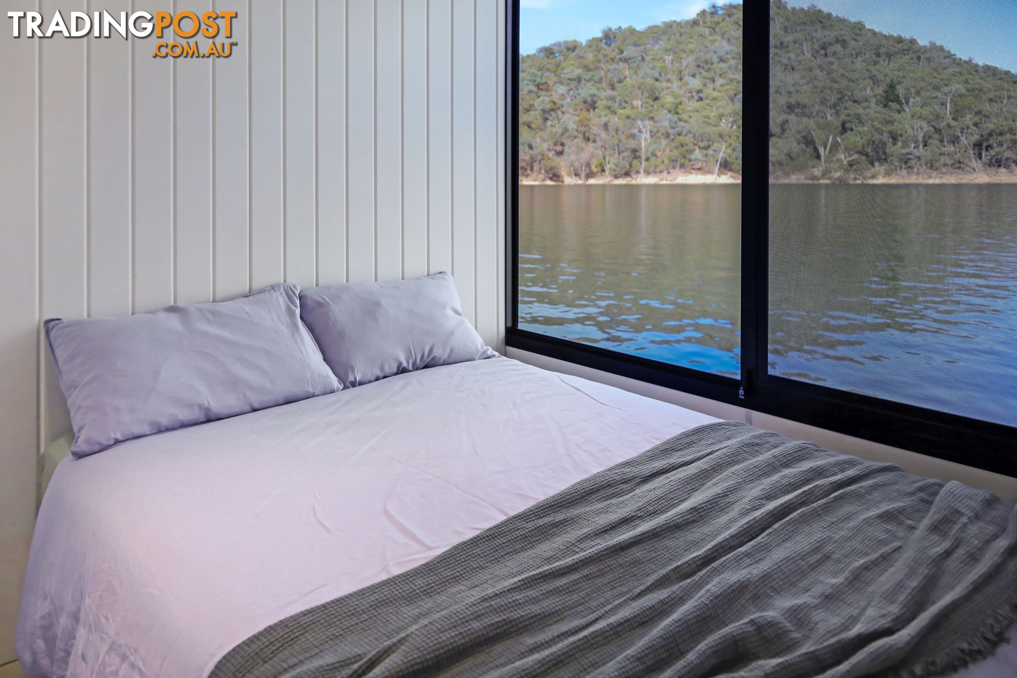 QUALIA Houseboat Holiday Home on Lake Eildon