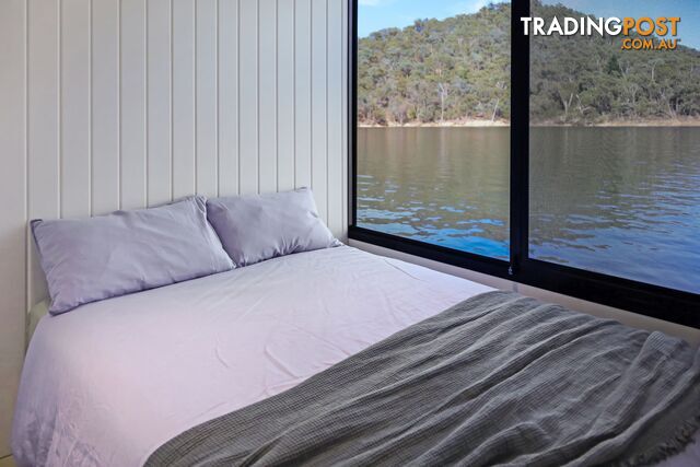 QUALIA Houseboat Holiday Home on Lake Eildon