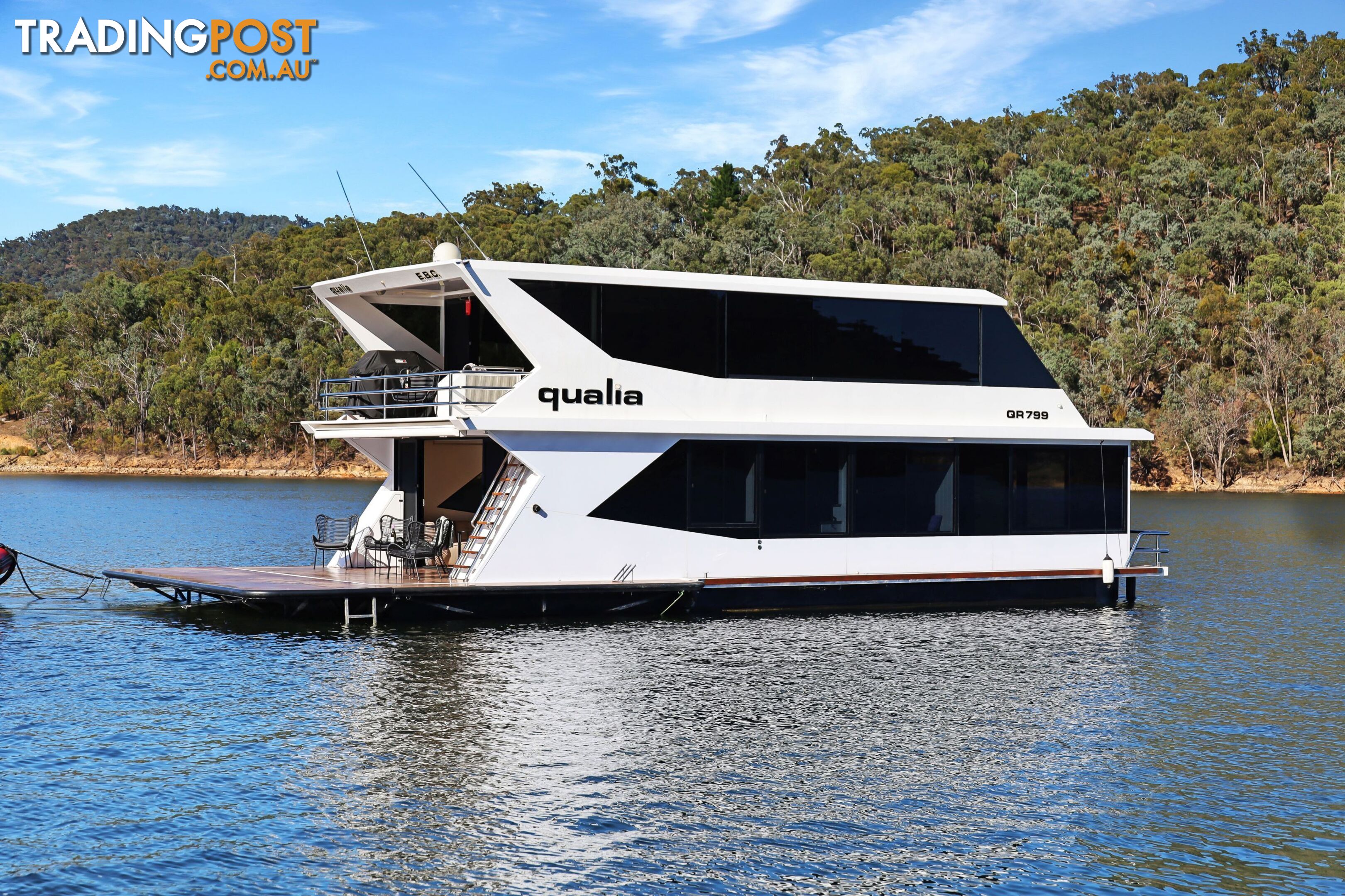 QUALIA Houseboat Holiday Home on Lake Eildon