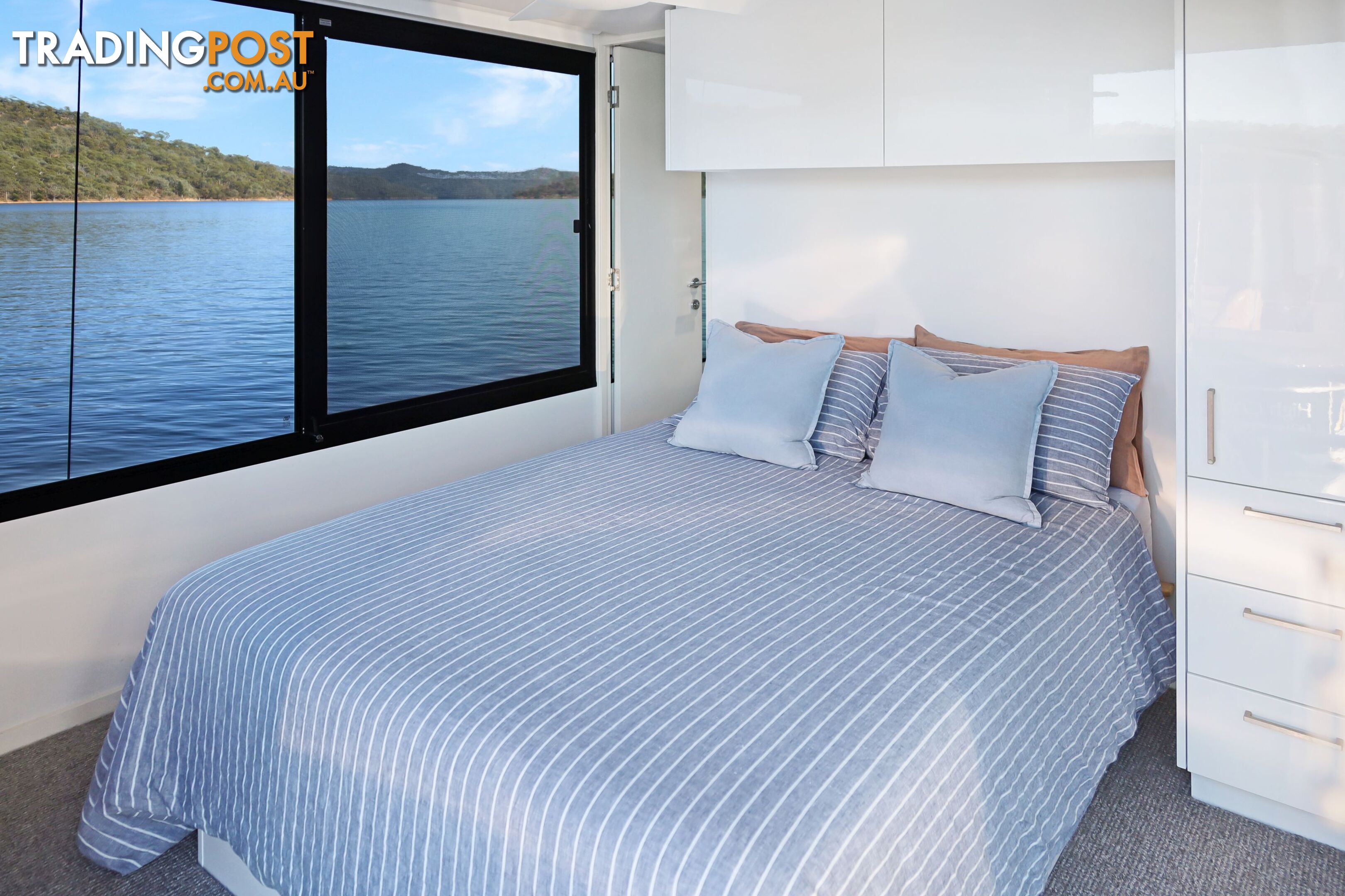 QUALIA Houseboat Holiday Home on Lake Eildon