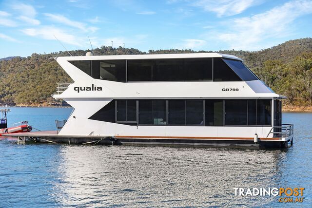 QUALIA Houseboat Holiday Home on Lake Eildon