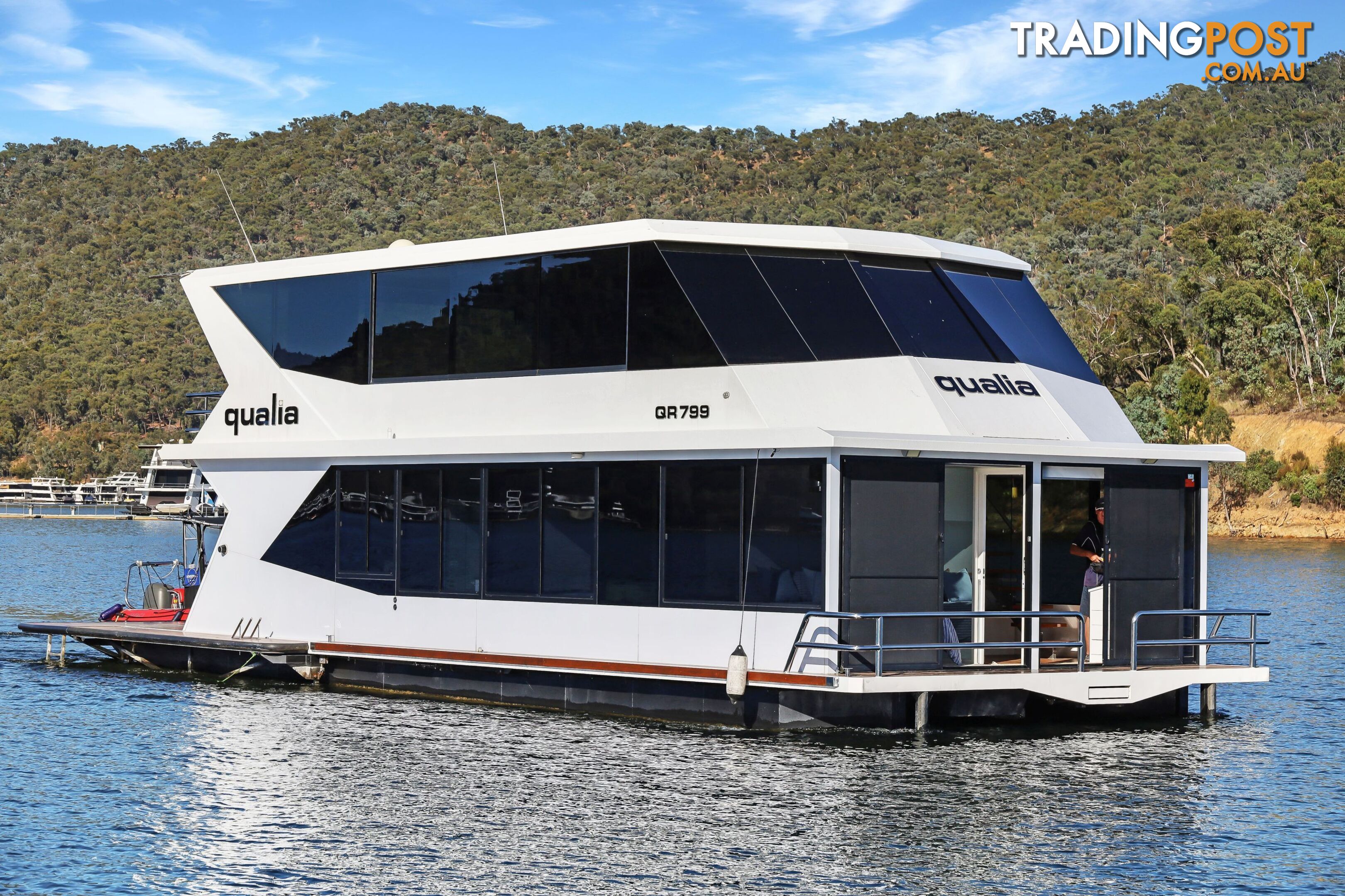 QUALIA Houseboat Holiday Home on Lake Eildon