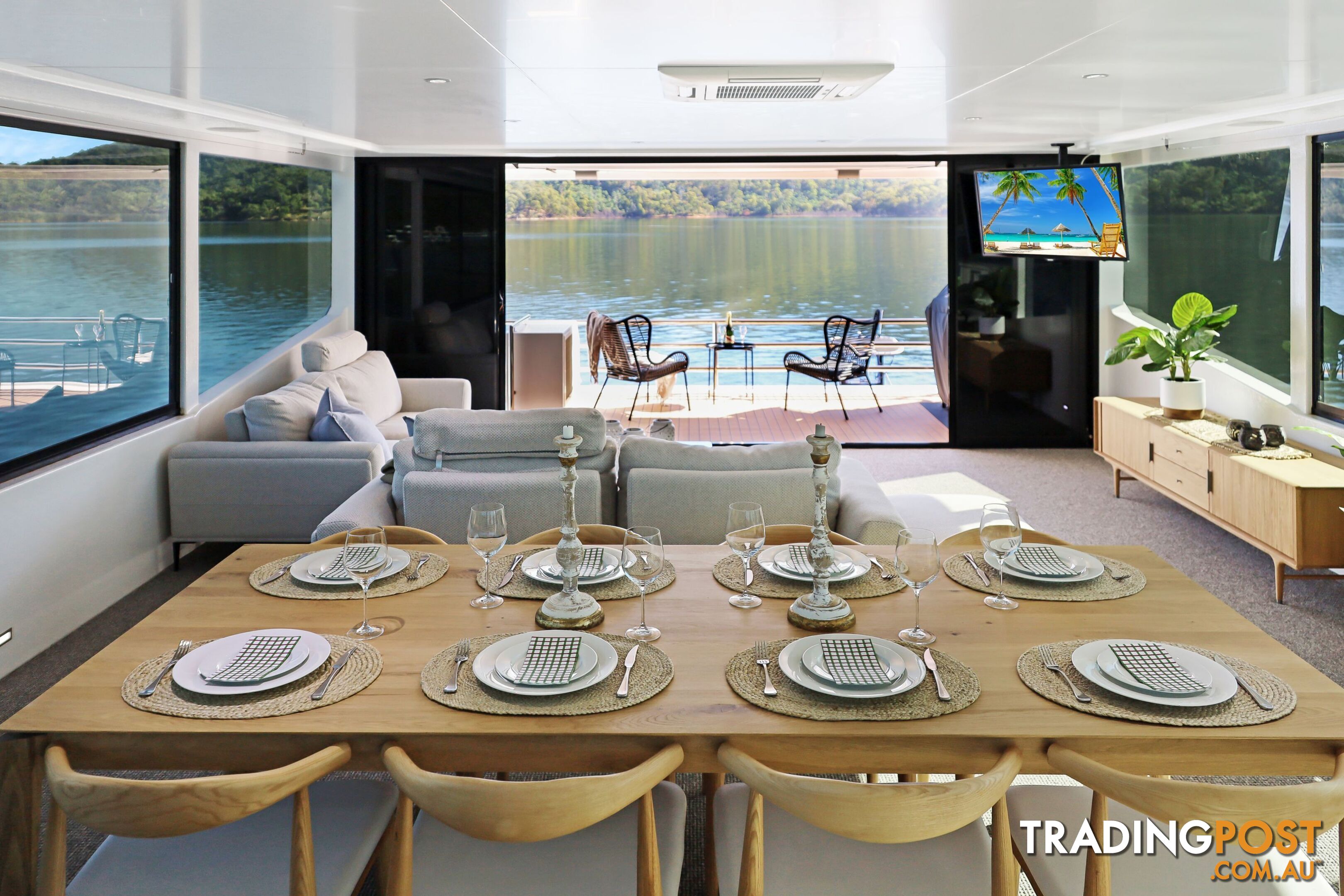 QUALIA Houseboat Holiday Home on Lake Eildon