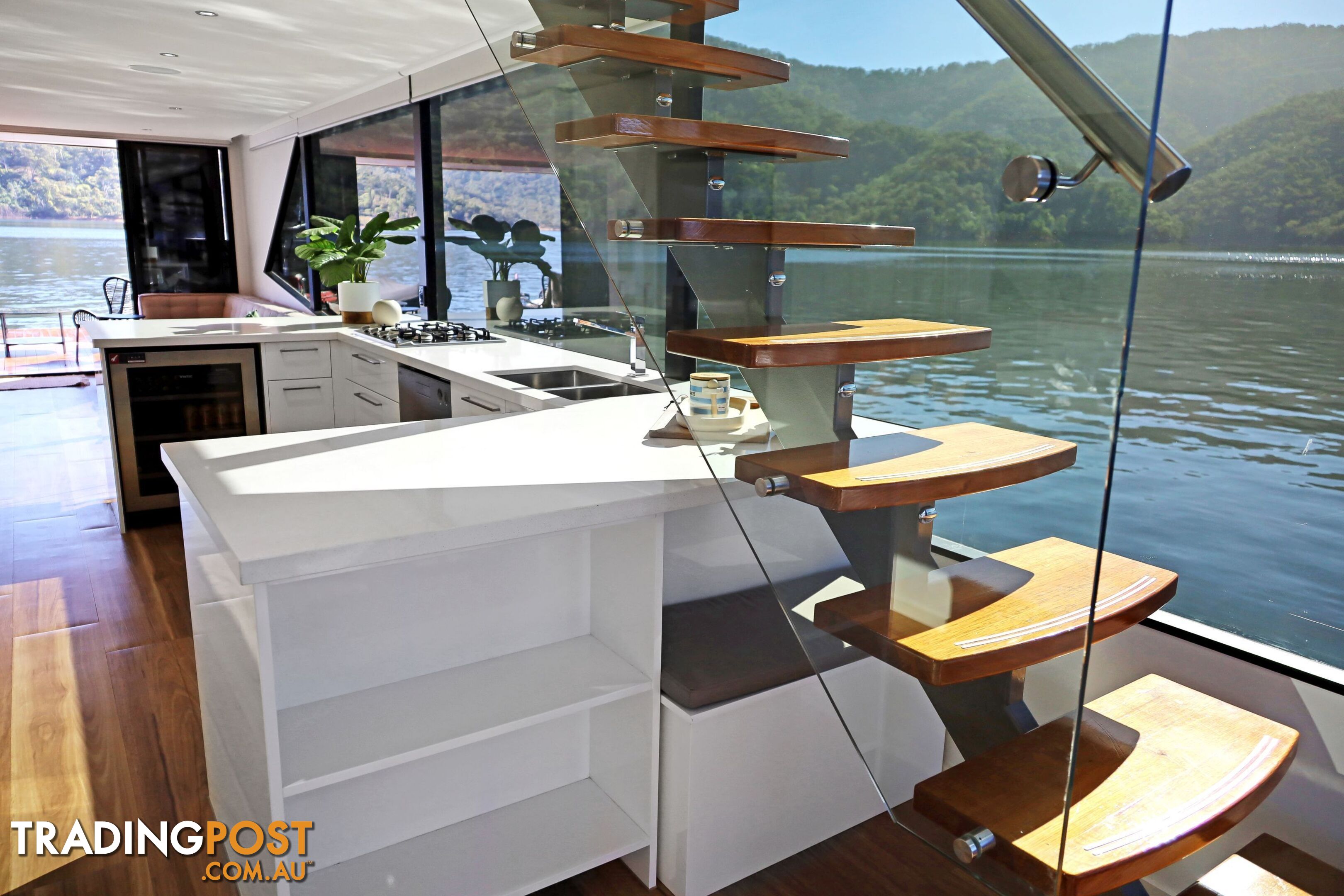 QUALIA Houseboat Holiday Home on Lake Eildon