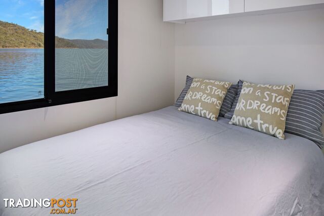 QUALIA Houseboat Holiday Home on Lake Eildon