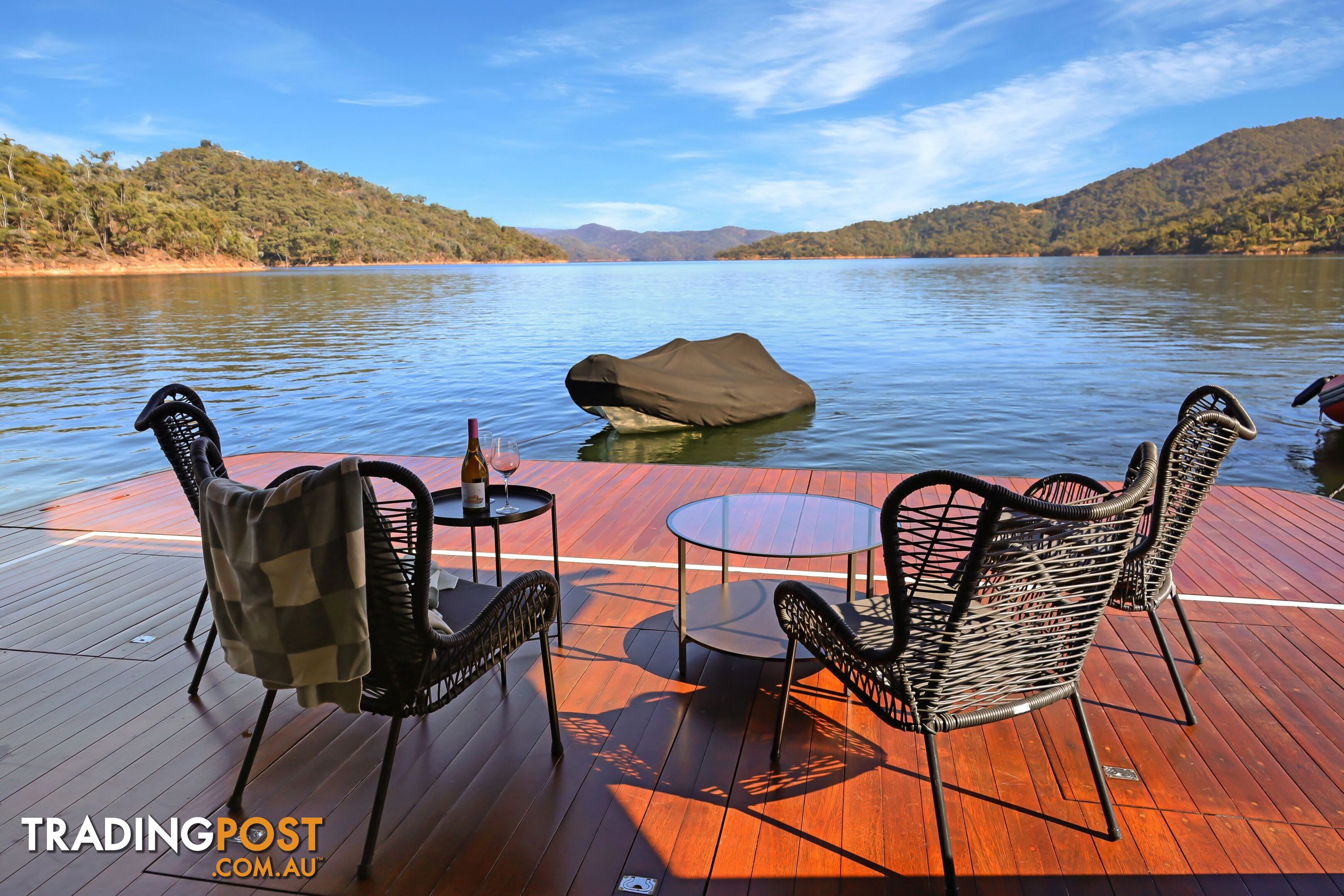 QUALIA Houseboat Holiday Home on Lake Eildon