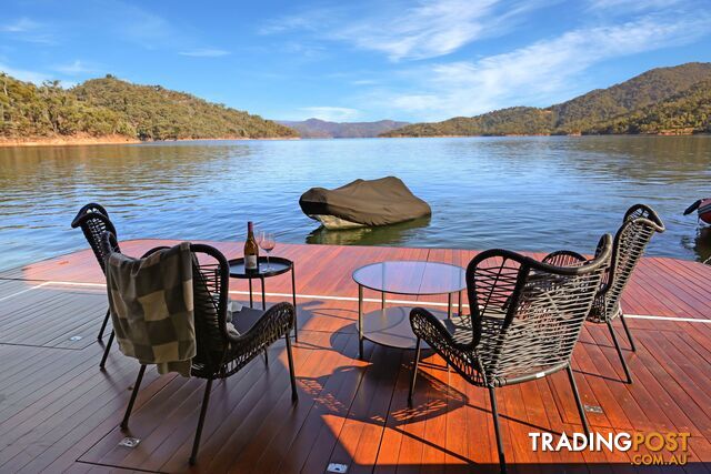 QUALIA Houseboat Holiday Home on Lake Eildon