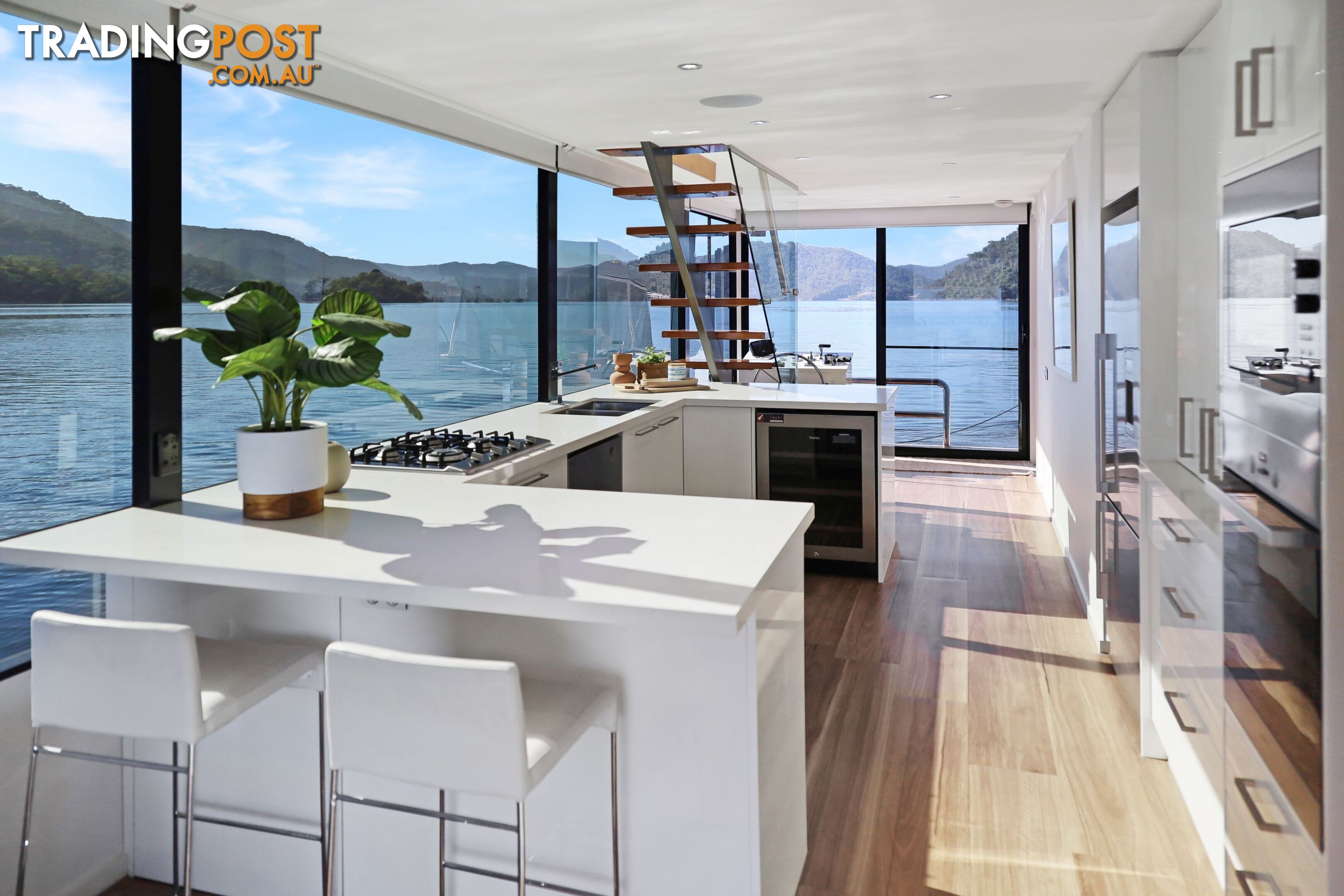 QUALIA Houseboat Holiday Home on Lake Eildon