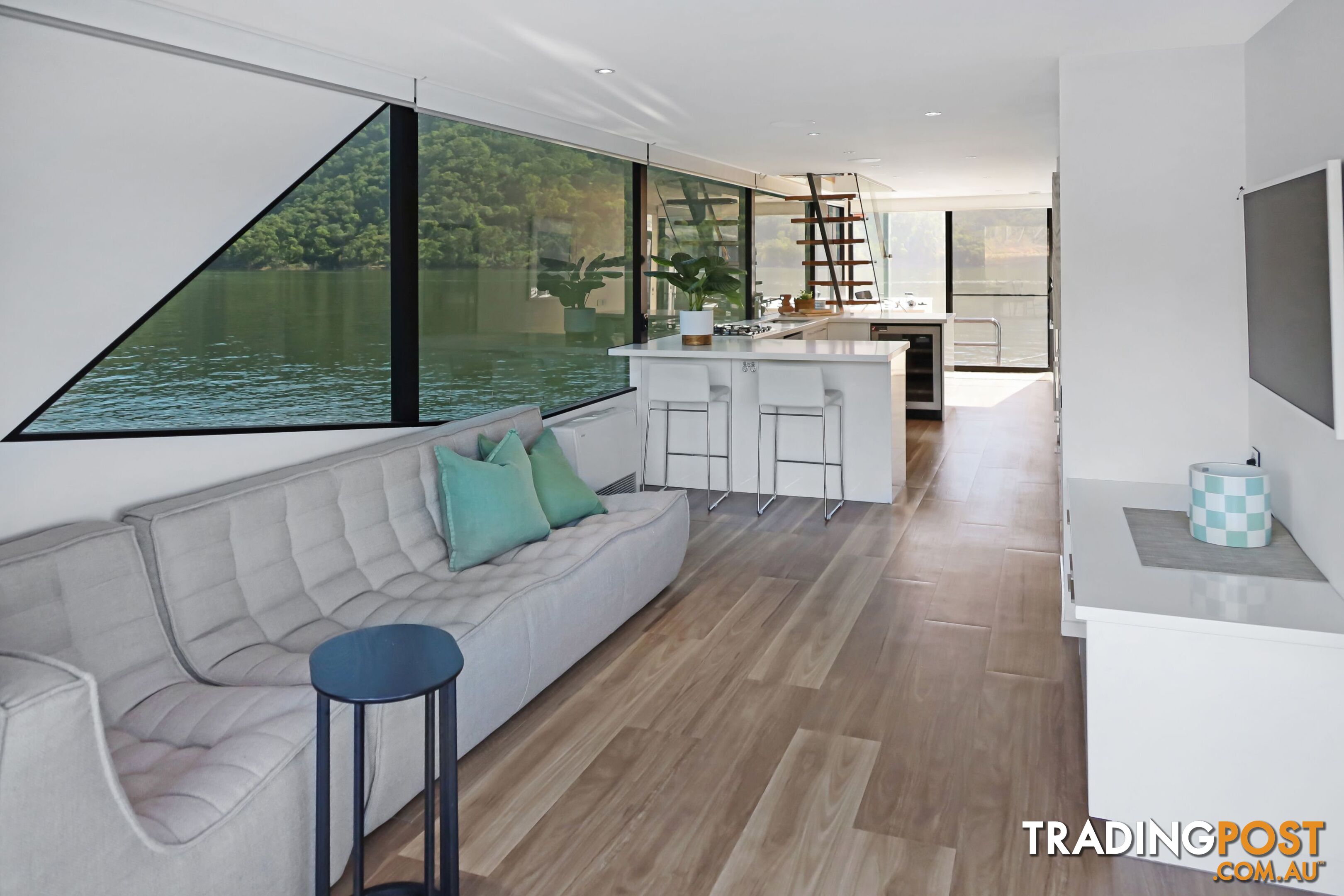 QUALIA Houseboat Holiday Home on Lake Eildon