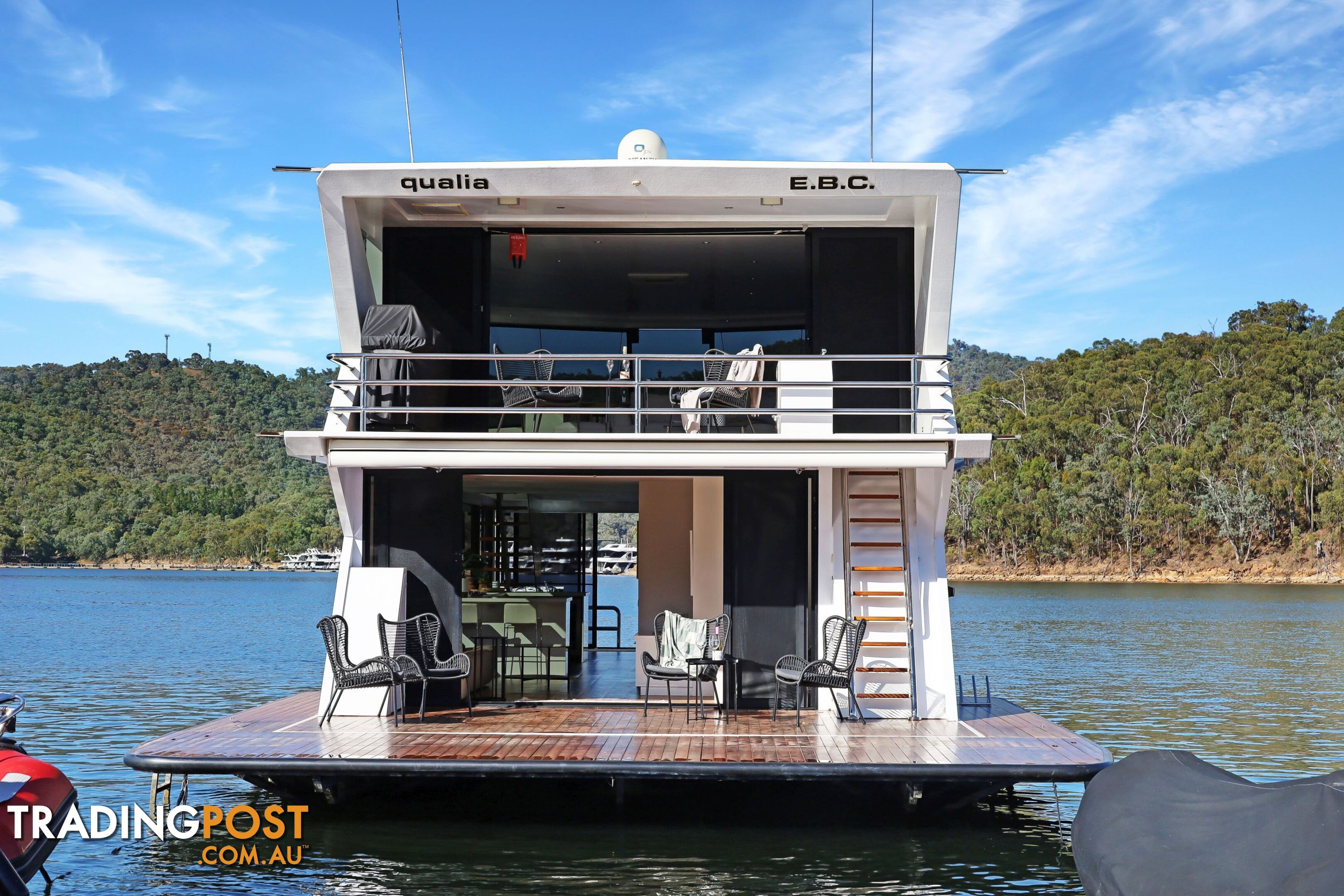 QUALIA Houseboat Holiday Home on Lake Eildon