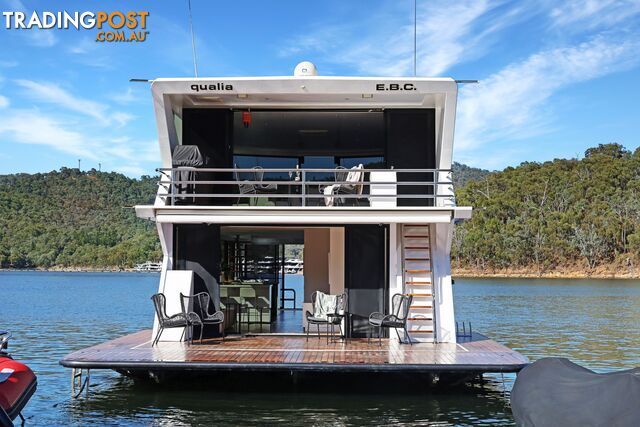 QUALIA Houseboat Holiday Home on Lake Eildon