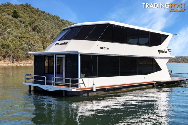 QUALIA Houseboat Holiday Home on Lake Eildon