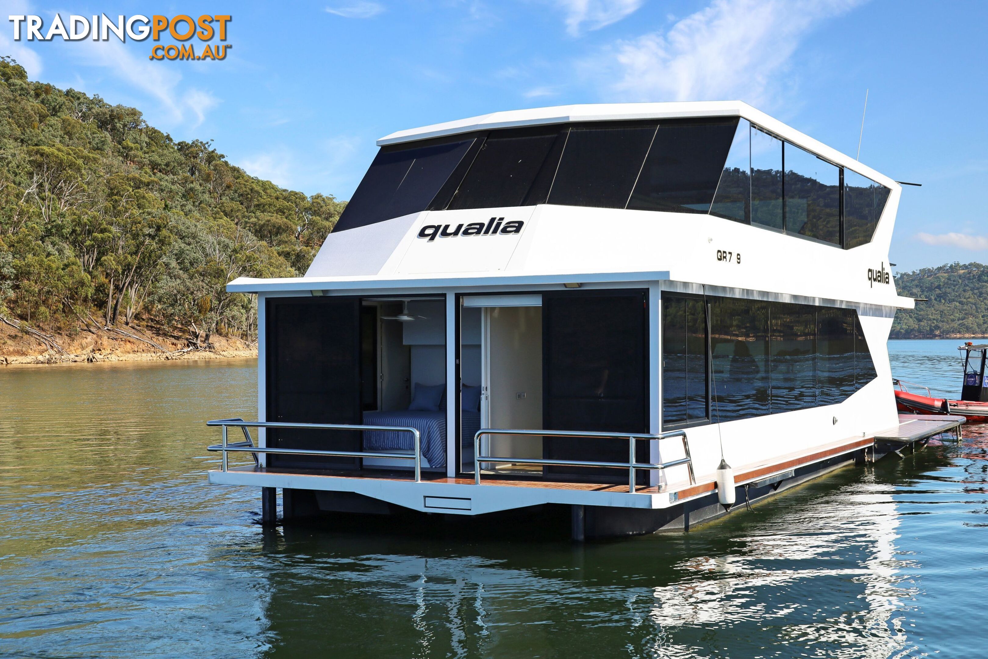 QUALIA Houseboat Holiday Home on Lake Eildon