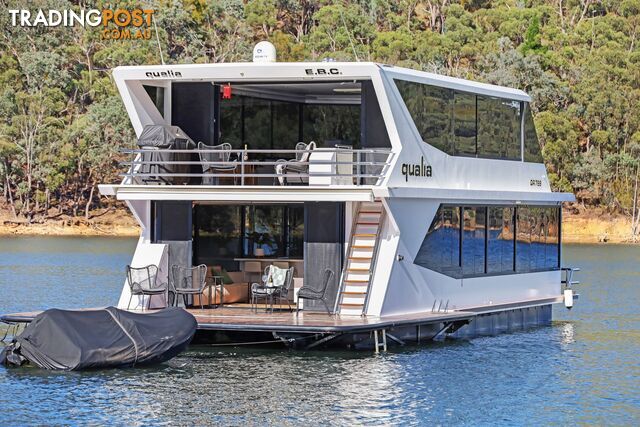 QUALIA Houseboat Holiday Home on Lake Eildon