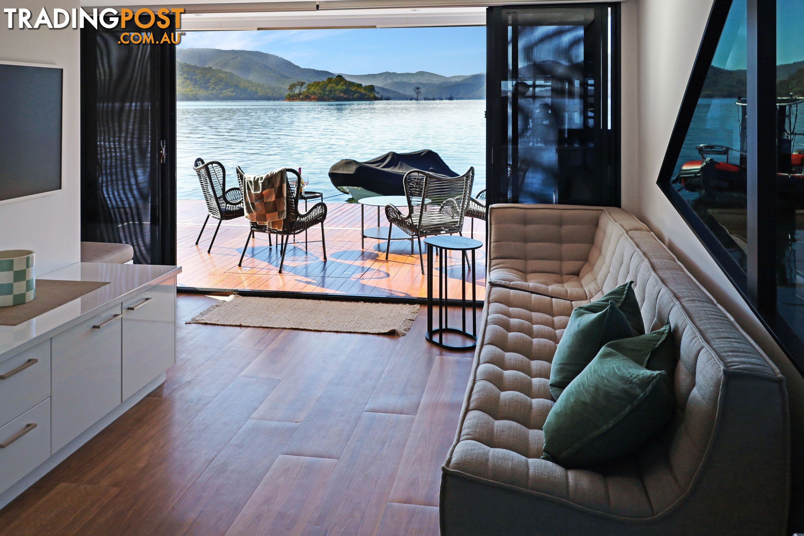 QUALIA Houseboat Holiday Home on Lake Eildon