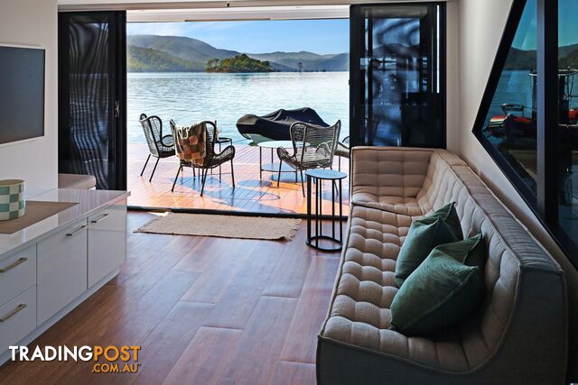 QUALIA Houseboat Holiday Home on Lake Eildon