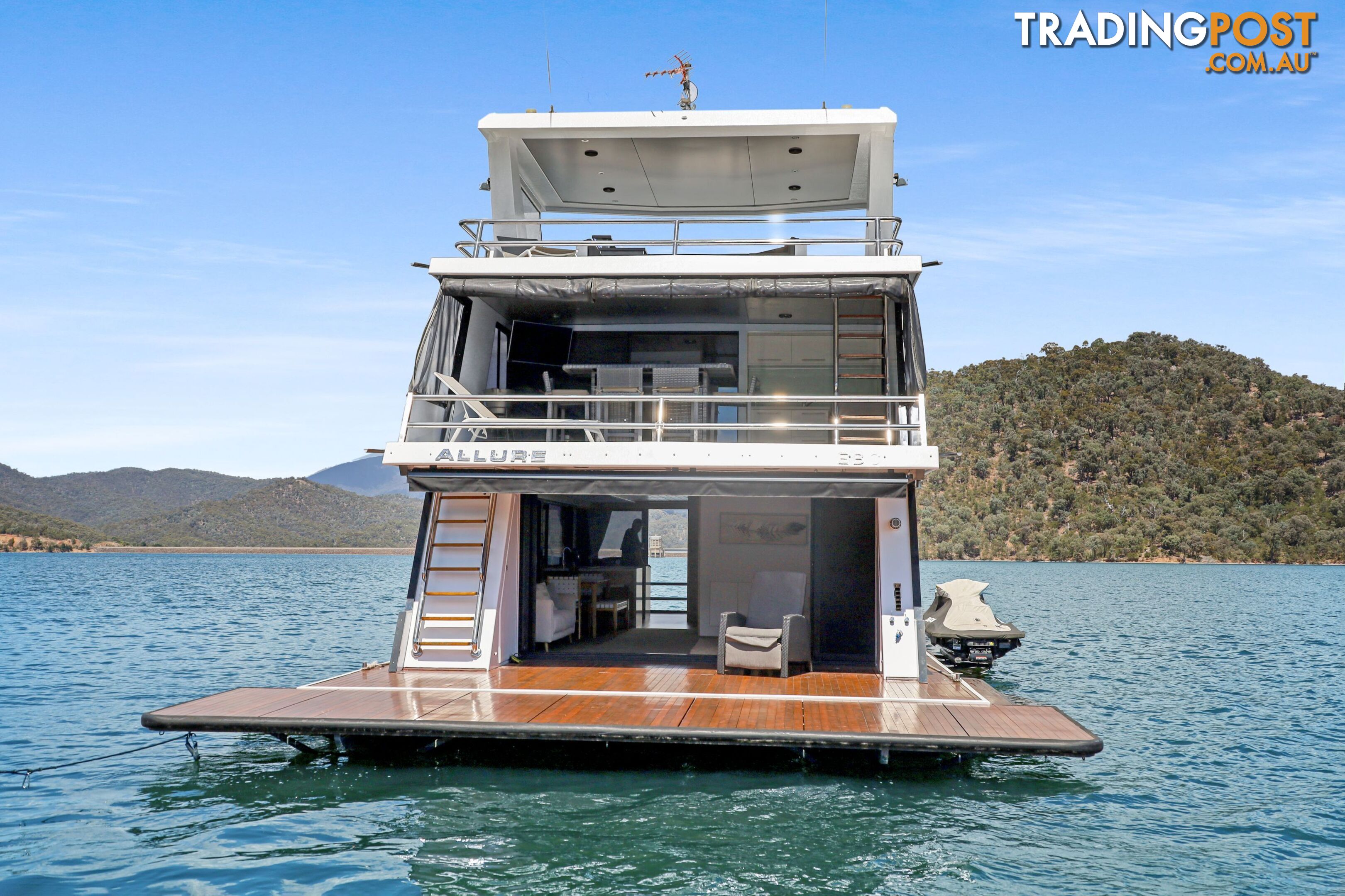 Allure Houseboat Holiday Home on Lake Eildon