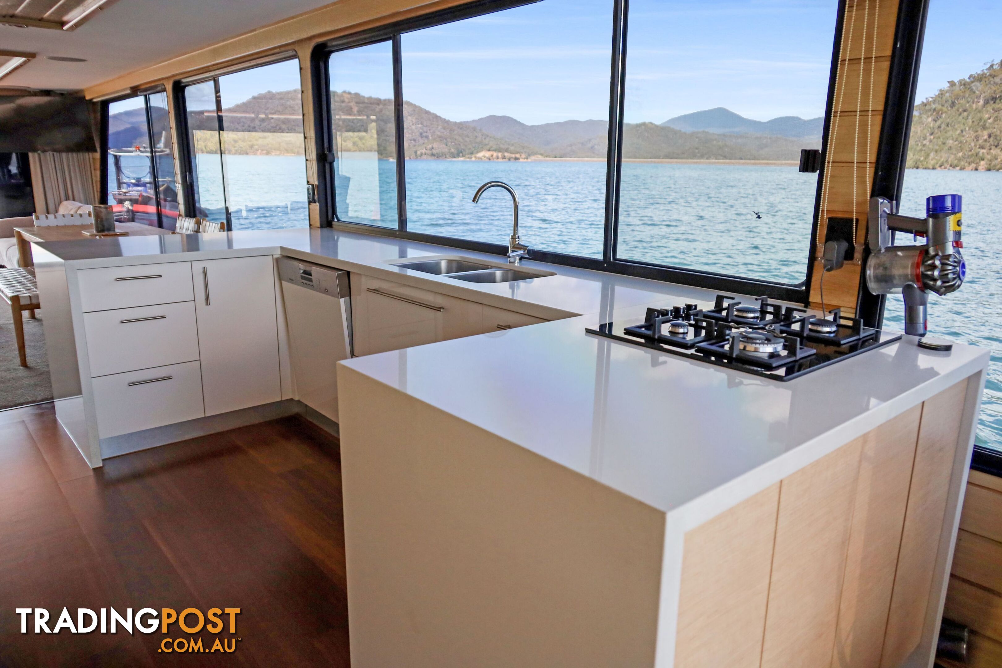 Allure Houseboat Holiday Home on Lake Eildon